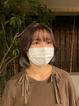ショート ブリーチカラー/ブロ ンドレイヤーカットのヘアスタイル