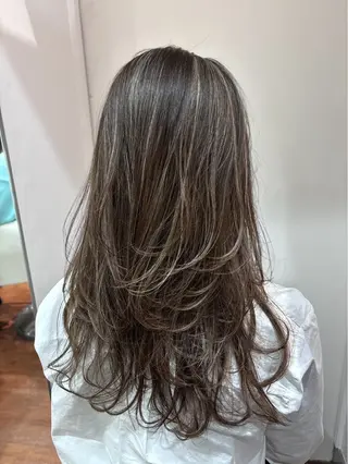 ロング 白石 恵美のヘアスタイル