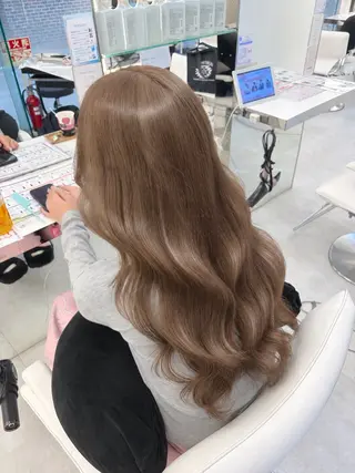 ロング 🪽透明感カラー/ハ イトーン𝗬𝗨𝗜のヘアスタイル