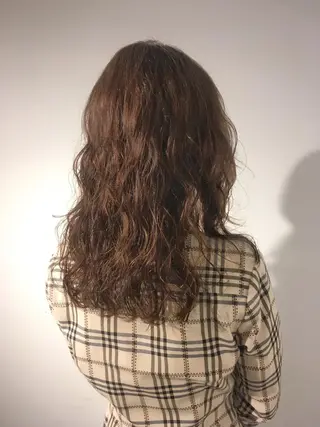 セミロング ヨナイ チヒロのヘアスタイル