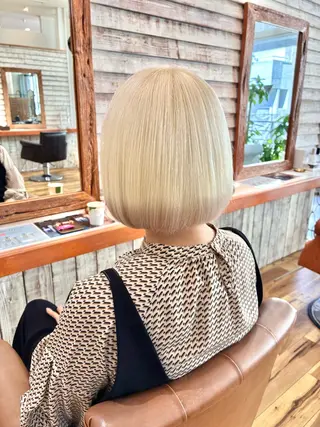 ショート カラー 秋田弥生 /縮毛矯正/艶カラーのヘアスタイル