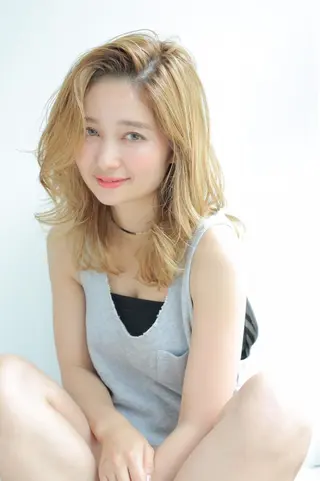 カラー ハイトーンブリーチ 土坂　由志【京都】のヘアスタイル