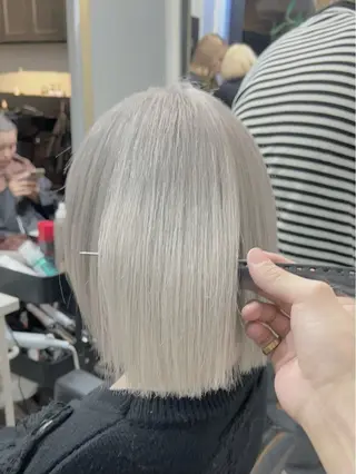 ショート カラー 🫧艶ダブルカラー ブリーチ🫧トモヤのヘアスタイル