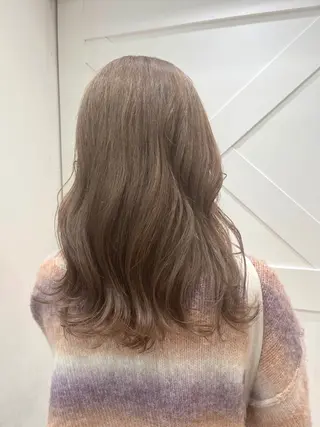 セミロング ハイトーンカラー シールエクステのヘアスタイル