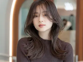 セミロング レイヤー似合わせ 透明感カラーりきやのヘアスタイル