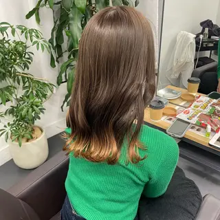 カラー カリン/ カット・ブリーチのヘアスタイル