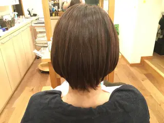 ショート カラー 伊藤 きららのヘアスタイル