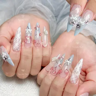 ネイル 🦋 Queenieのネイルデザイン
