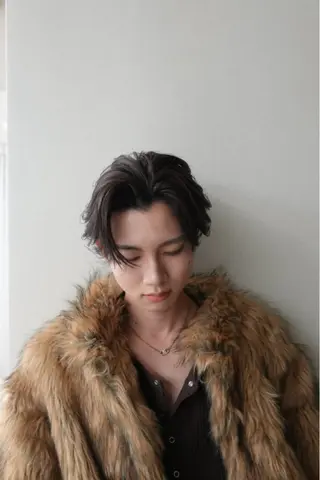 カラー オオタ ユウトのヘアスタイル