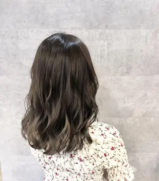 セミロング カラー 髪質改善で 憧れの潤艶美髪にのヘアスタイル
