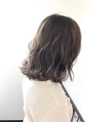 ミディアム 松田 みのりのヘアスタイル
