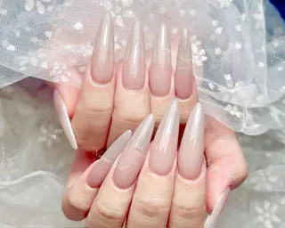 ネイル 🦋 Queenieのネイルデザイン