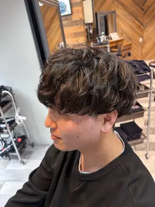 パーマ 岡本樹一 🍁のヘアスタイル
