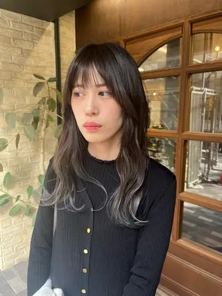 ロング 河上 麻衣/白髪ぼかしのヘアスタイル