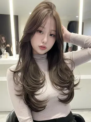 セミロング 𝓨̆̈𝓾𝓲ྀི 🫧カットモデルのヘアスタイル