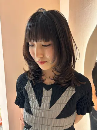 ミディアム YOLO 渋谷 nanamiのヘアスタイル