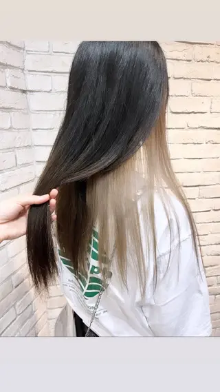 ロング カラー ハイトーンカラー シールエクステのヘアスタイル