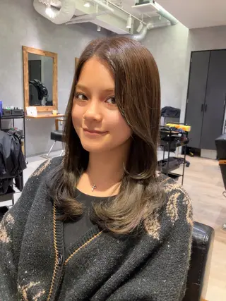 セミロング lynn Moana moyuのヘアスタイル