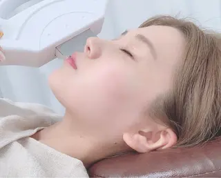 new me"のネイルデザイン