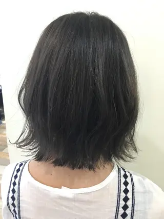 ショート カラー ぱつっとボブ/ 小野あかねのヘアスタイル