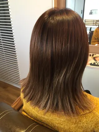 セミロング カラー ツキダテ ユイのヘアスタイル