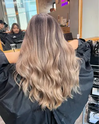 セミロング カラー 指名数No.1 /NAOYAのヘアスタイル