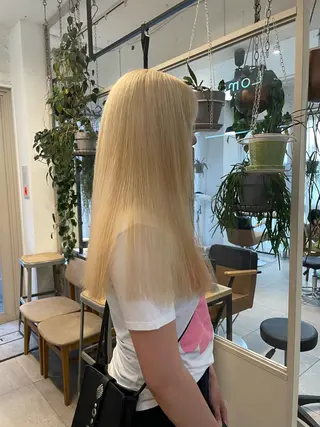 ロング カラー ミルクティー× グレージュMOMOのヘアスタイル