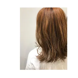 セミロング カラー くるくるパーマ aikoのヘアスタイル