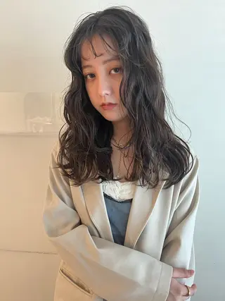 セミロング パーマ nishi fuyumiのヘアスタイル