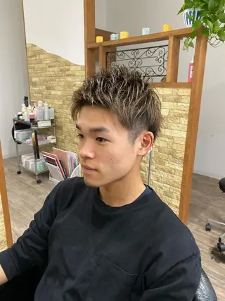 ショート カラー メンズ 山岡 秀規のヘアスタイル
