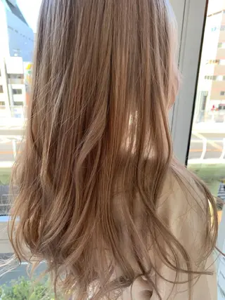 ロング カラー LUXBE LUCEのヘアスタイル