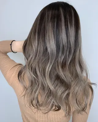 セミロング 山田 絵里菜のヘアスタイル