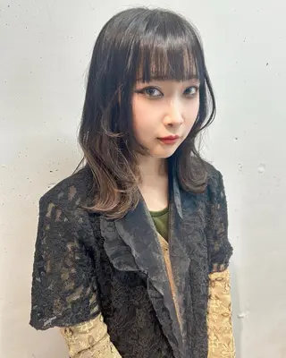 ミディアム カラー ウルフカット レイヤーカット上柿のヘアスタイル