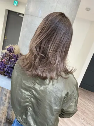 セミロング Loob.TOKYO MIYA🌈のヘアスタイル