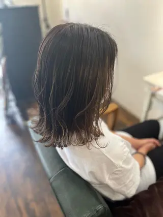 ミディアム カラー 藤田 悠菜のヘアスタイル