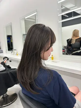 セミロング カラー 抜け感レイヤー︴ ニュアンスカラーのヘアスタイル