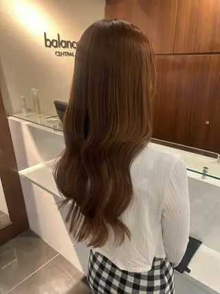 ロング カラー チーフデザイナー 若林 麻衣のヘアスタイル
