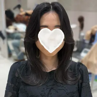 ミディアム 内田 志乃のヘアスタイル