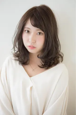 ミディアム 松田 みのりのヘアスタイル