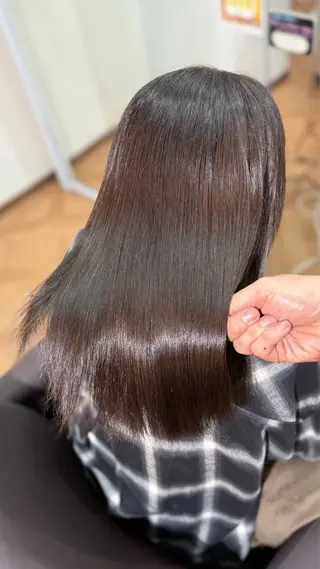 セミロング 髪質改善カラー メテオ 晟之介のヘアスタイル