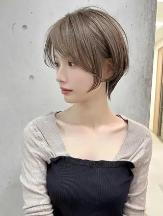 ショート レイヤー／Wカラー ／マッキーのヘアスタイル