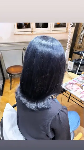 セミロング カラー SAKI⭐️ブリーチ ・艶カラー⭐️のヘアスタイル