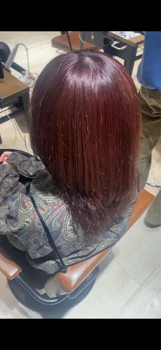 カラー 早野太陽 ミディアムカットのヘアスタイル