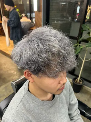 ショート カラー パーマ ヘアアレンジ メンズ 亀井隆汰/メンズ専門 パーマ/フェード可のヘアスタイル