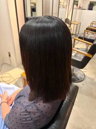セミロング 透明感カラー/艶/ 暖色カラー/髪質改善のヘアスタイル