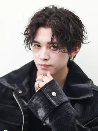 ショート カラー パーマ メンズ 🔥メンズ極🔥韓国 シャドウ/波巻き柿崎のヘアスタイル