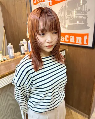 ミディアム カラー パーマ ヘアアレンジ デザインカラー/ボブ ブリーチカラー/ユリのヘアスタイル