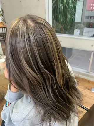 ロング カラー 西岡 優太のヘアスタイル