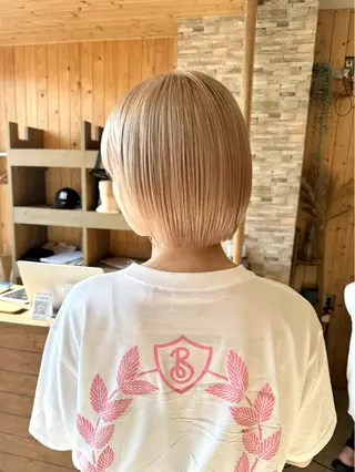 ショート カラー ハイトーン belle ナホのヘアスタイル