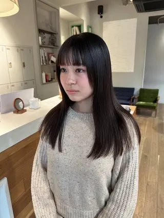 ロング カラー 塩澤 榛奈のヘアスタイル
